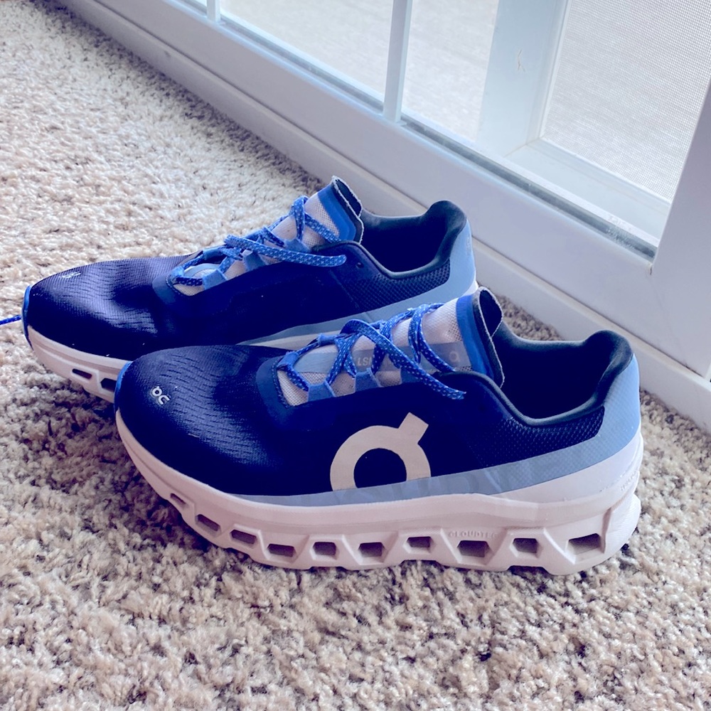 On Cloud/On Running Shoes. Size  9.5